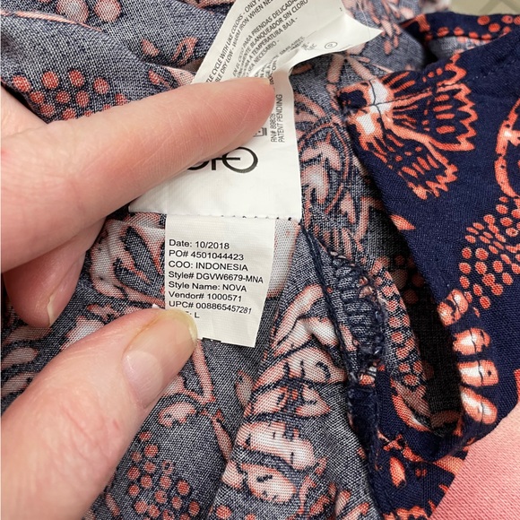 Flounce sleeve blouse - Picture 5 of 8